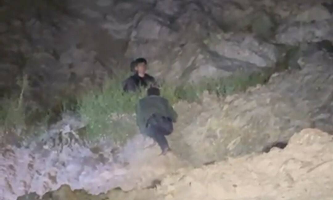 Siirt’in Pervari ilçesinde hayvan otlatırken kayalıktan düşen çocuk yaralandı. Olay,
