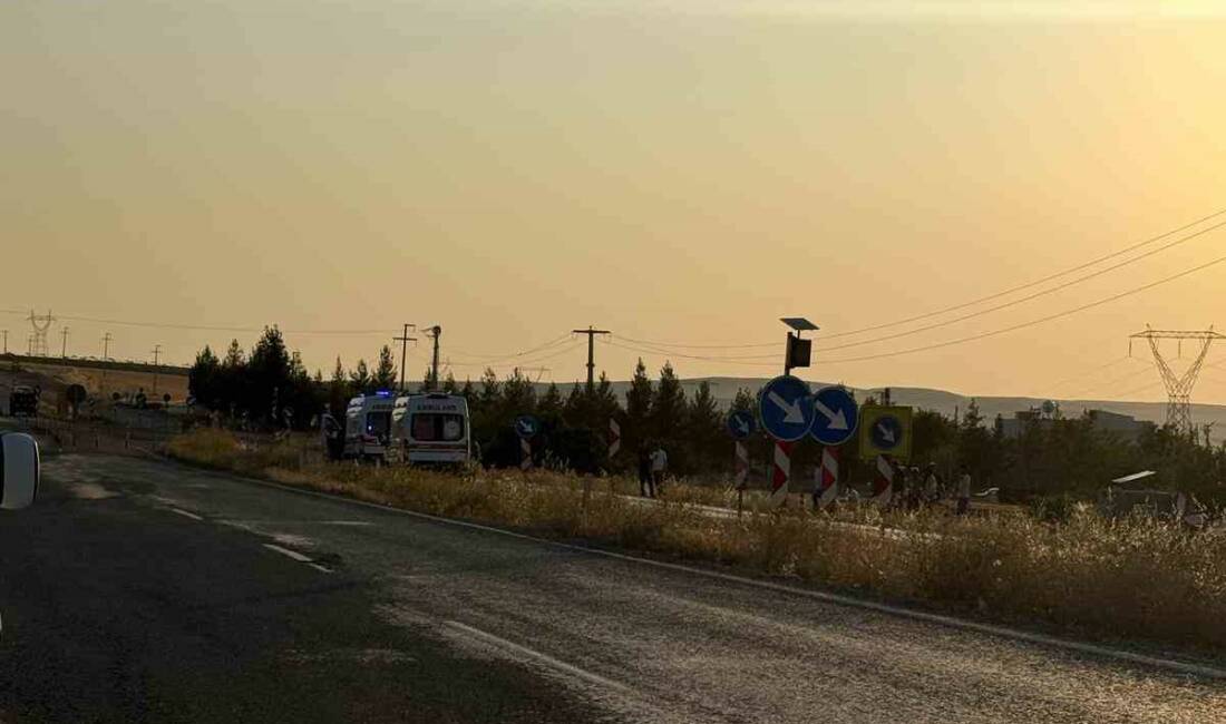 Siirt’in Kurtalan ilçesinde otomobilin devrildiği kazada 4 kişi yaralandı. Edinilen