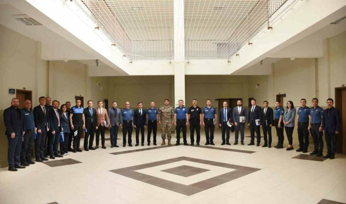 Erzincan İl Emniyet Müdürlüğü kadrosunda bulunup sınır ötesinde görevlendirilen polisler