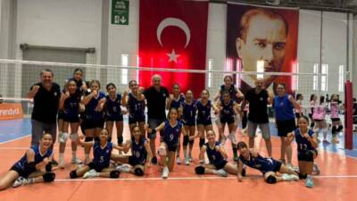 İzmir’de düzenlenen Türkiye Voleybol Midi Kızlar Finalleri’nde mücadele eden Söke