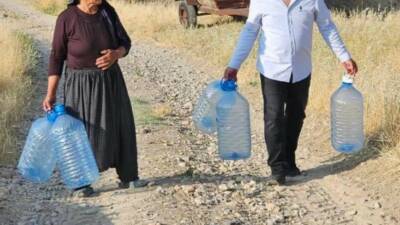 Adıyaman’ın Besni ilçesine bağlı Gümüşlü Köyü’nde yaşayan vatandaşlar, sularının akmamasına