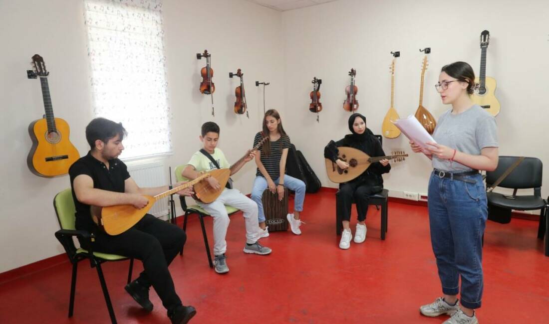 Gençlerin keyifli ve verimli bir yaz geçirmesi için harekete geçen