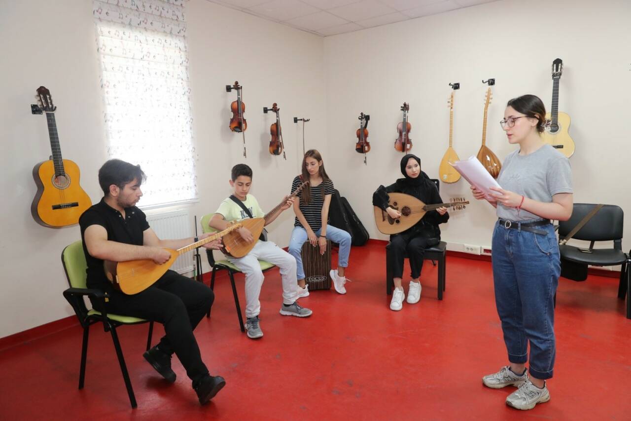 Gençlerin keyifli ve verimli bir yaz geçirmesi için harekete geçen