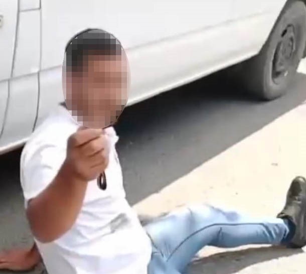 Malatya’nın Pütürge ilçesinde, kendisine sözlü tacizde bulunduğu iddia edilen şahsı