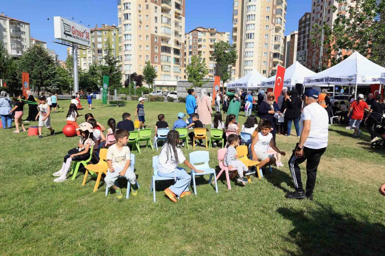 Talas Belediyesi’nin, yaz tatiline giren çocukların karne coşkusunu kutlamak amacıyla
