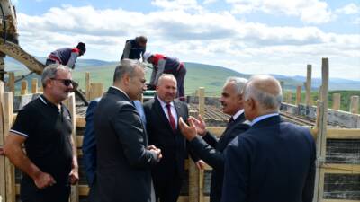 ARDAHAN – Ardahan’ın Çıldır ilçesindeki Karaçay Kanyonu’nun ortasında yer alan