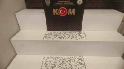 Kayseri’de polis ekipleri tarafından yapılan çalışmalarda, tarihi eser satışı yapacakları