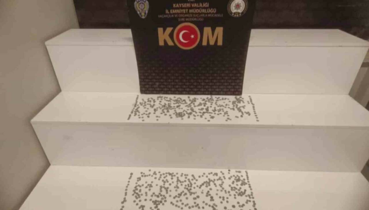 Kayseri’de polis ekipleri tarafından yapılan çalışmalarda, tarihi eser satışı yapacakları