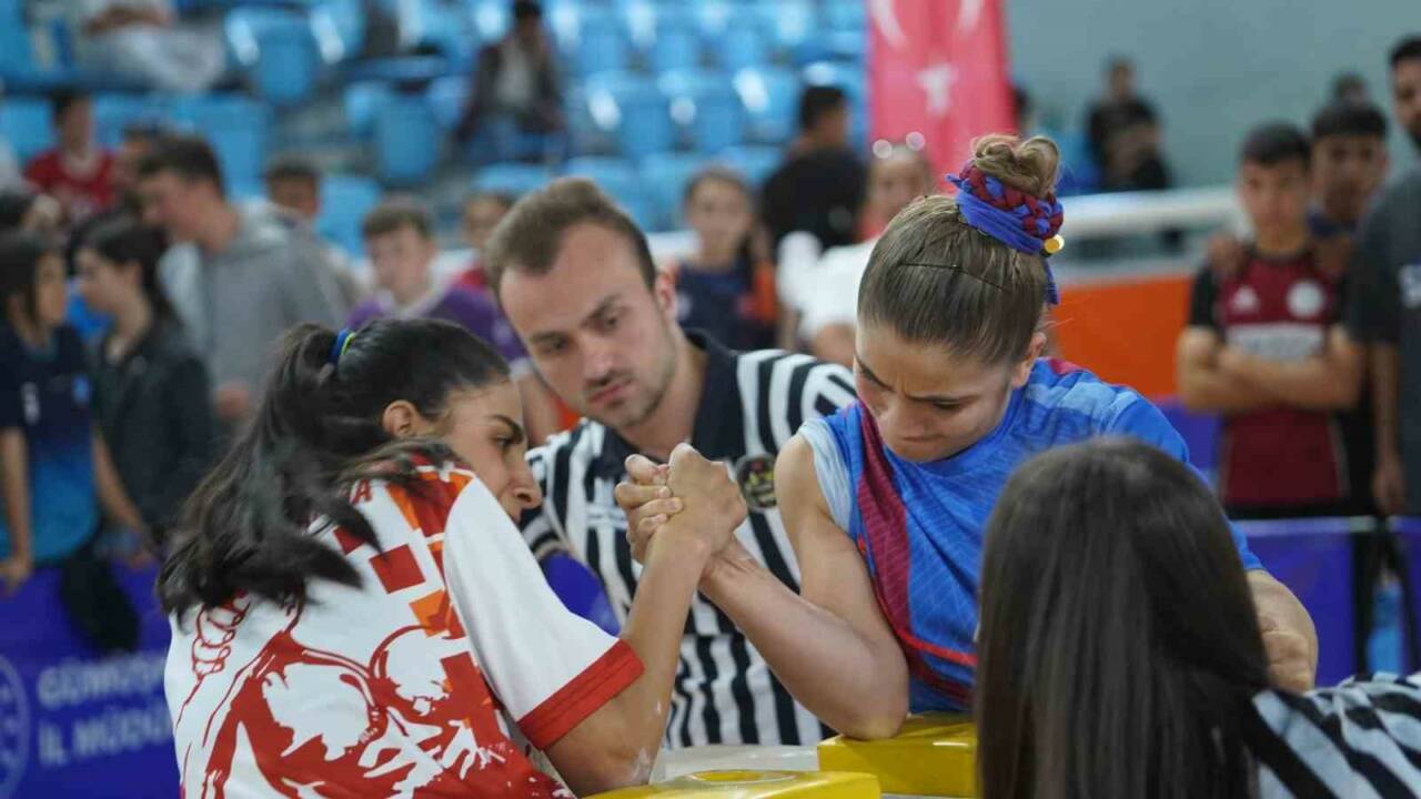 Antalyalı taşımalı köy okulu 7. Sınıf öğrencisi Ayşe Büyükkaçar, Okul