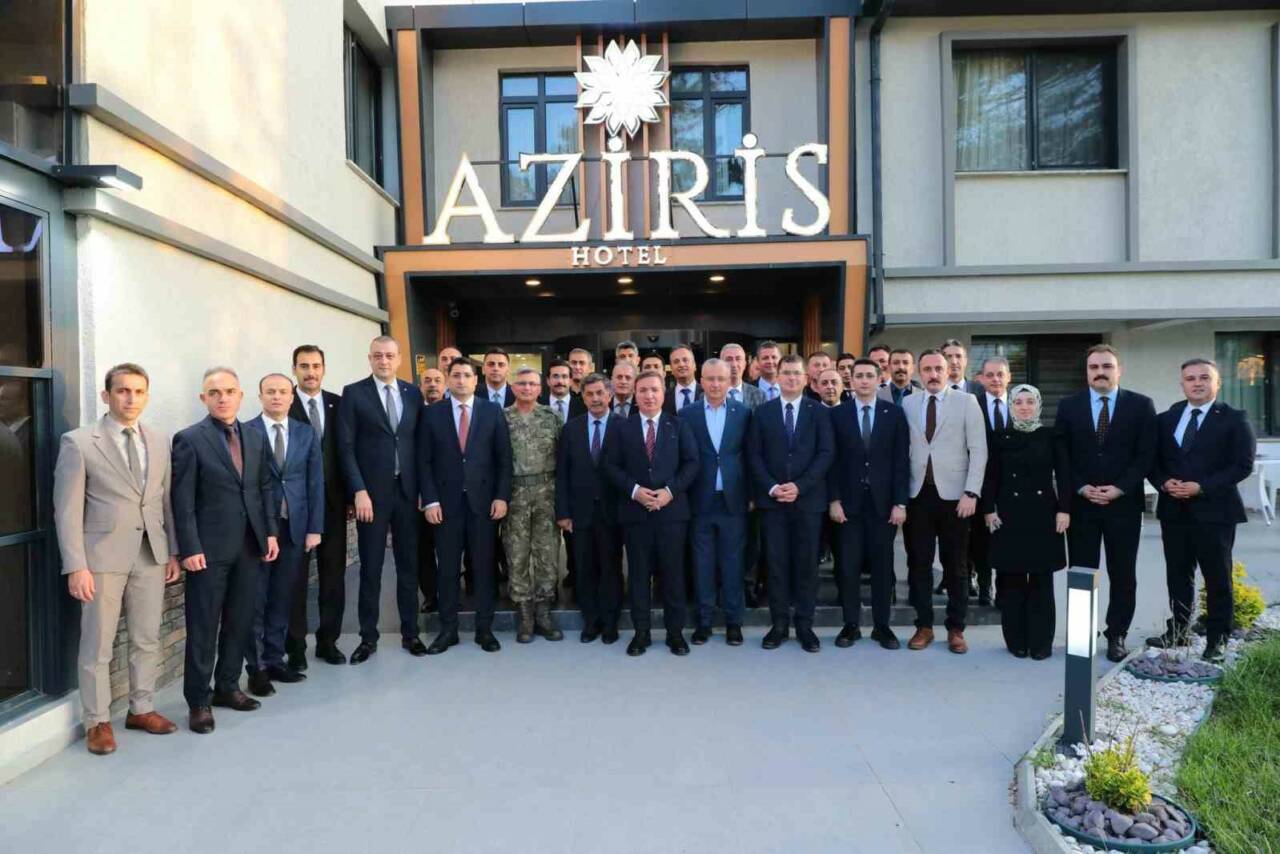 Erzincan’da tayini çıkan vali yardımcıları ve kaymakamlara veda yemeği verildi.