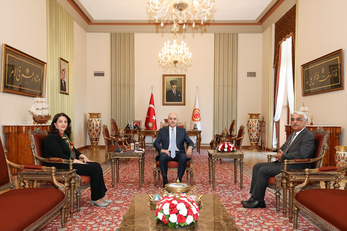 - DEM Parti Van Milletvekili Pervin Buldan:
- "Yaklaşık bir ya