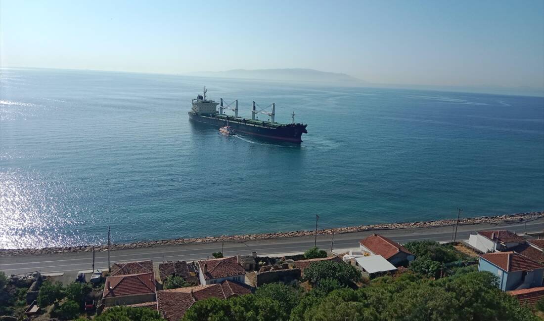 TEKİRDAĞ (AA) – Tekirdağ’ın Şarköy ilçesinde karaya oturan kuru yük
