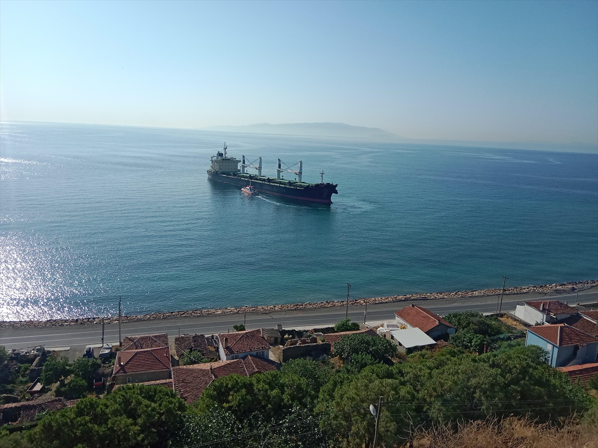 TEKİRDAĞ (AA) – Tekirdağ’ın Şarköy ilçesinde karaya oturan kuru yük