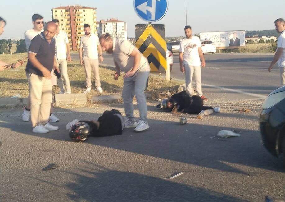 Tekirdağ’ın Saray ilçesinde ışık ihlali sonucu motosiklet ile otomobilin çarpıştığı