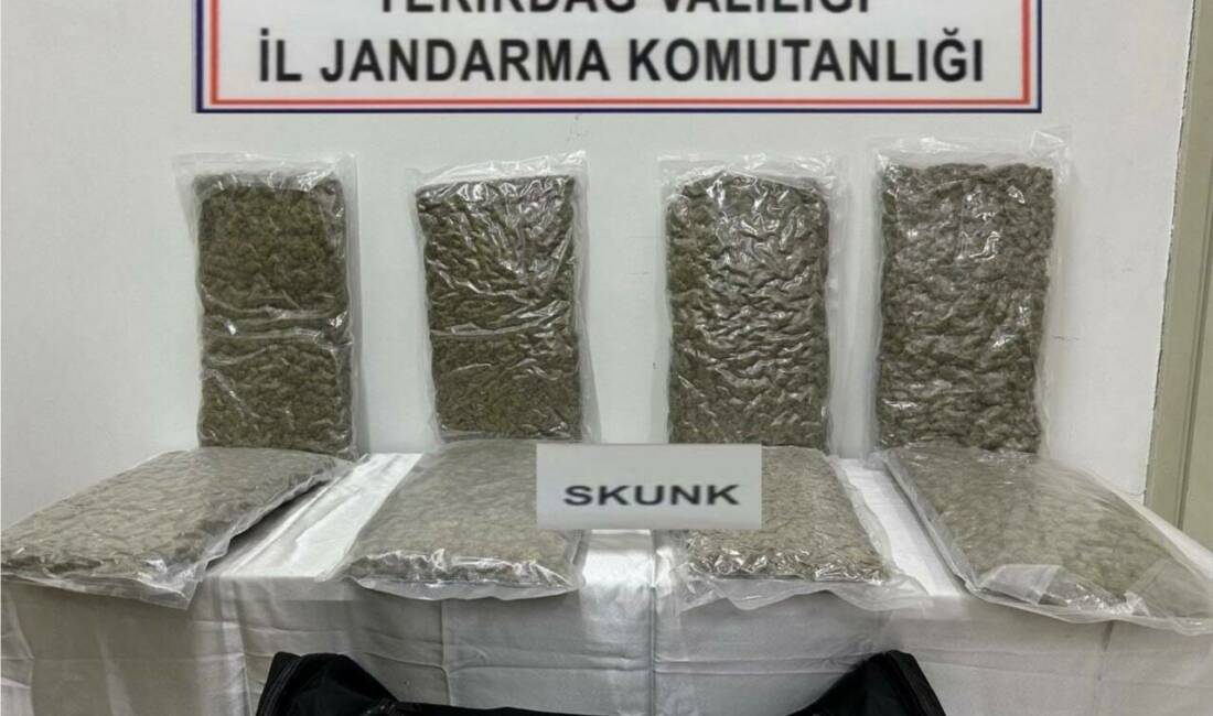 Tekirdağ’ın Ergene ilçesinde bir otomobilde yapılan aramada 12 kilogram skunk