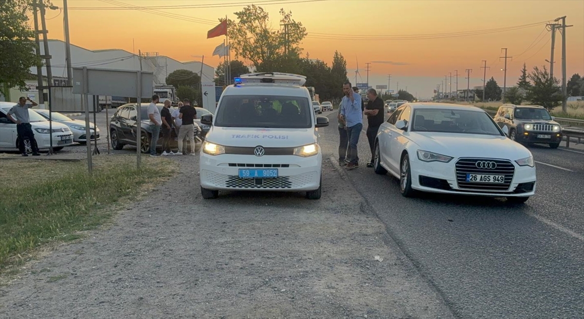 TEKİRDAĞ (AA) – Tekirdağ’ın Ergene ilçesinde park halindeki tıra çarpan