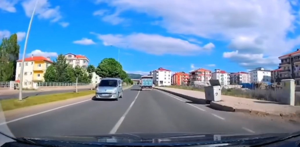 Gümüşhane’nin Kelkit ilçesinde ters yönde seyreden iki araca toplam 18