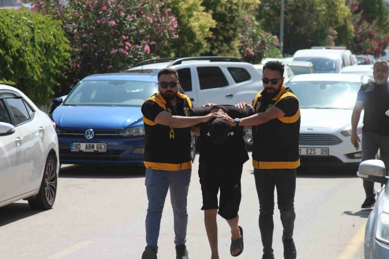 Adana’da ters yöne girerek toplu taşıma otobüsünün şoförüyle tartışıp küfürler