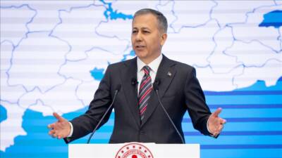 İçişleri Bakanı Ali Yerlikaya, sürücü ve yolculara "Asla aşırı hız