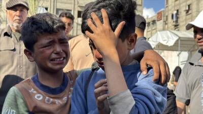 İsrail ordusunun, Gazze Şeridi'nin güneyinde insani yardım almak isteyen Filistinlilere