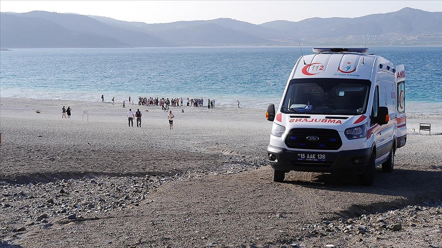Burdur'un Yeşilova ilçesindeki Salda Gölü'ne giren baba ve oğlu boğuldu.
