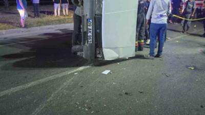 Aydın’ın Efeler ilçesinde ticari araç ve otomobilin çarpışması sonucu meydana