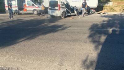 Tokat’ta park halindeki kamyona çarpan araçtaki 2 kişi öldü, 3