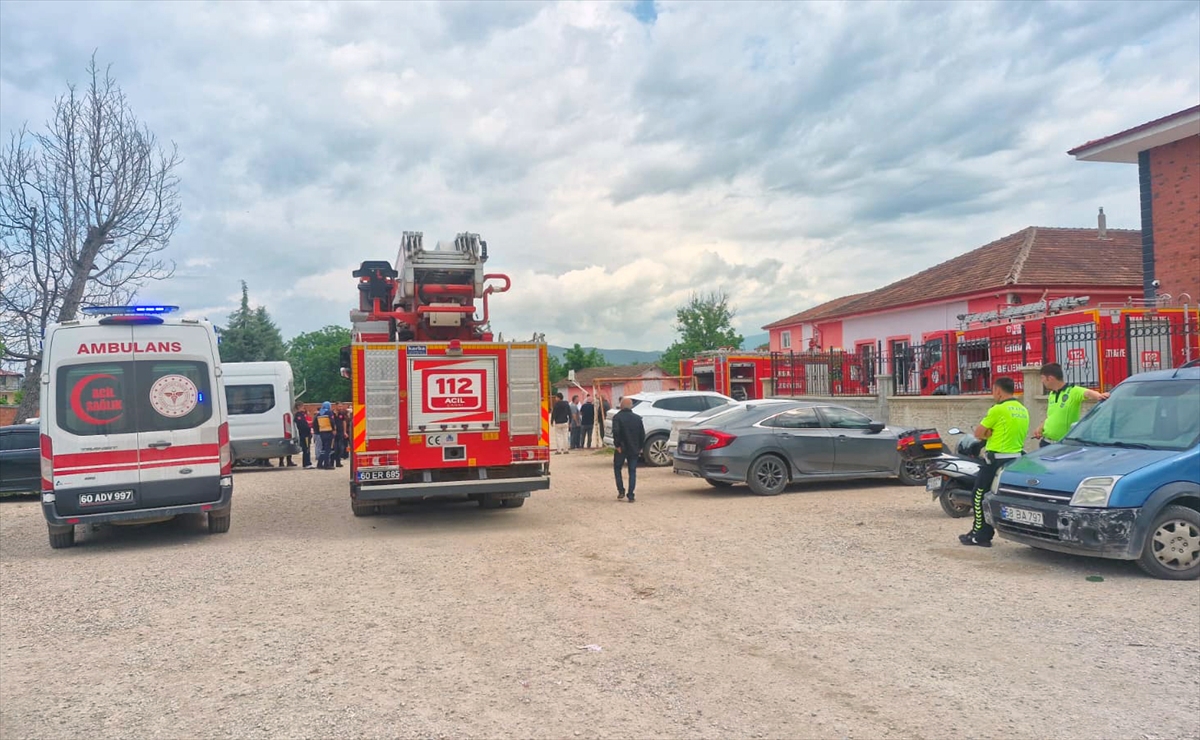 TOKAT (AA) – Tokat’ın Erbaa ilçesinde bir lisede çıkan yangın,