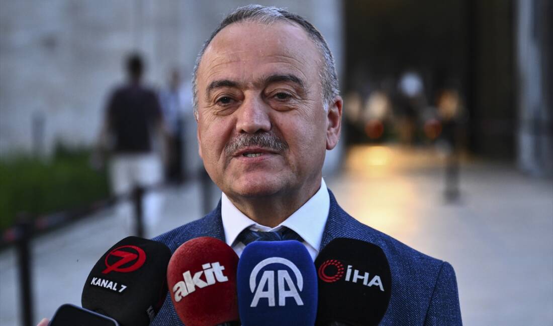 - Topkapı Sarayı Daire Başkanı İlhan Kocaman:
- "Mümkün olduğu kadar