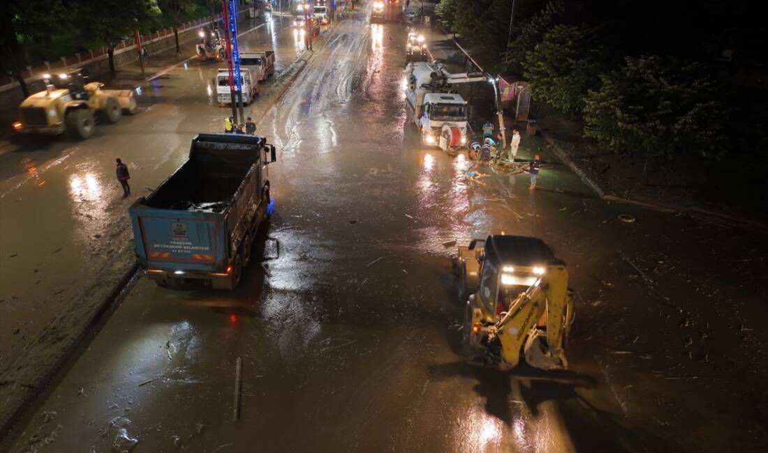 TRABZON (AA) – Trabzon Büyükşehir Belediyesinin 184 personeli, 165 araçla