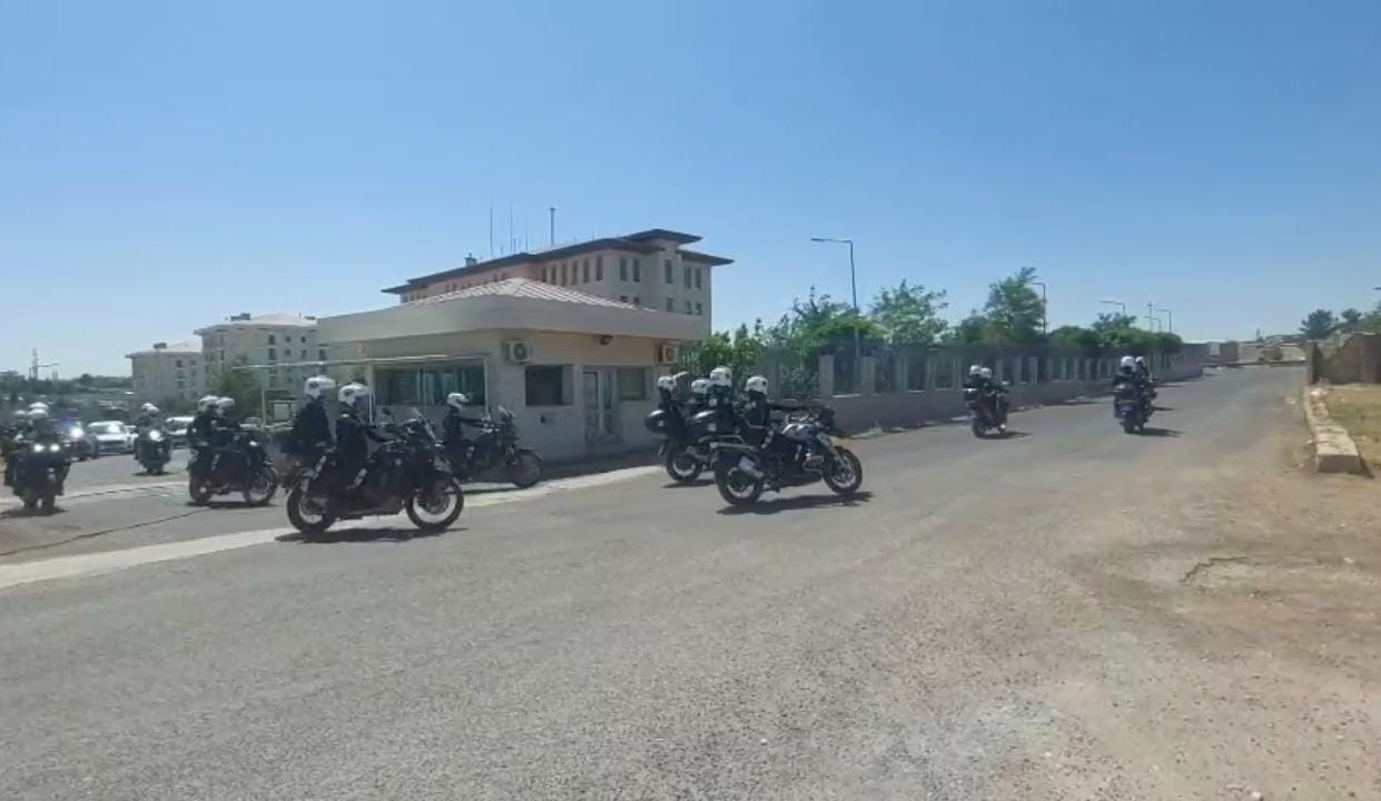 Şanlıurfa’nın Viranşehir ilçesinde trafiğe çıkması sakıncalı 23 motosiklet ele geçirildi.
