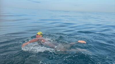 İZMİR (AA) – İzmir’de küçük yaşlarda yüzmeye başlayan 22 yaşındaki