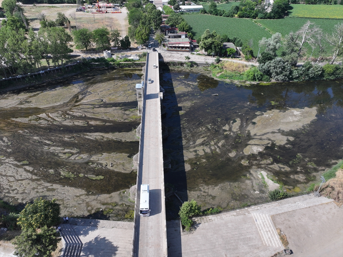 EDİRNE (AA) – Edirne’nin önemli su kaynaklarından Tunca Nehri’nde, kuraklık