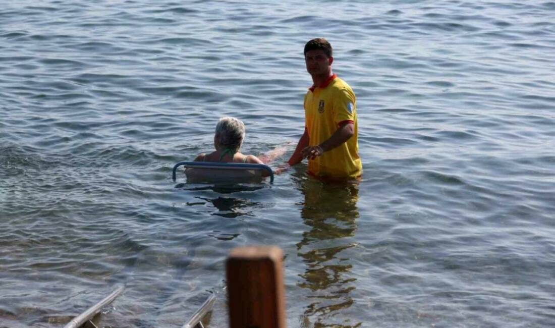 Bodrum Belediyesi, özel gereksinimli bireylerin halk plajlarından daha kolay faydalanabilmesi