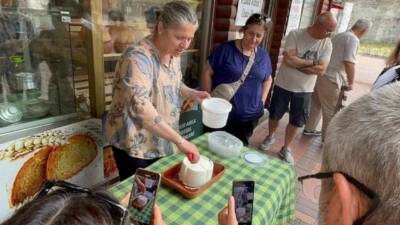 Zonguldak’a gelen Turistik Karaelmas Ekspresi yolcuları, kentte kaybolmaya yüz tutmuş