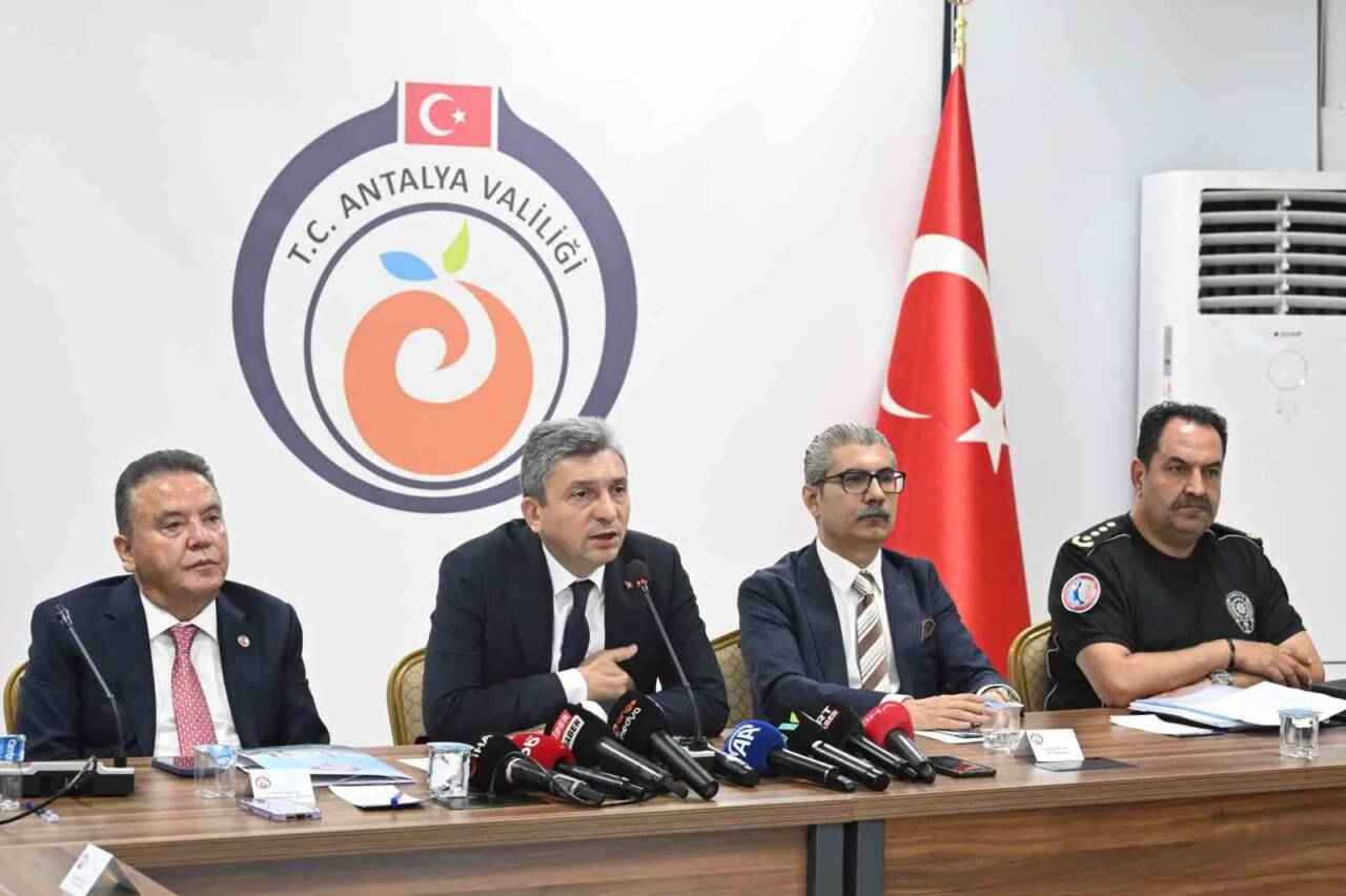 Antalya Valisi Hulusi Şahin’in başkanlığında düzenlenen Turizm Güvenliği Toplantısı’nda, Muğla’daki