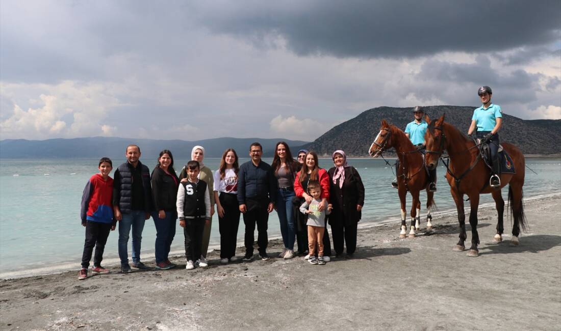 - Burdur'da beyaz kumsalı ve berrak suyunun ortaya çıkardığı güzellikle