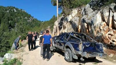 Konya’nın Derebucak ilçesinde dağ yolunda uçurumdan devrilerek kayalıklar arasında metrelerce
