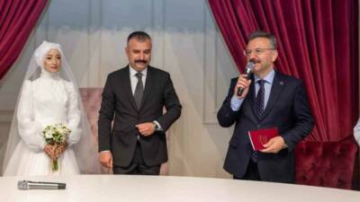 Eskişehir Valisi Hüseyin Aksoy, yeni evlenen Aile ve Sosyal Hizmetler