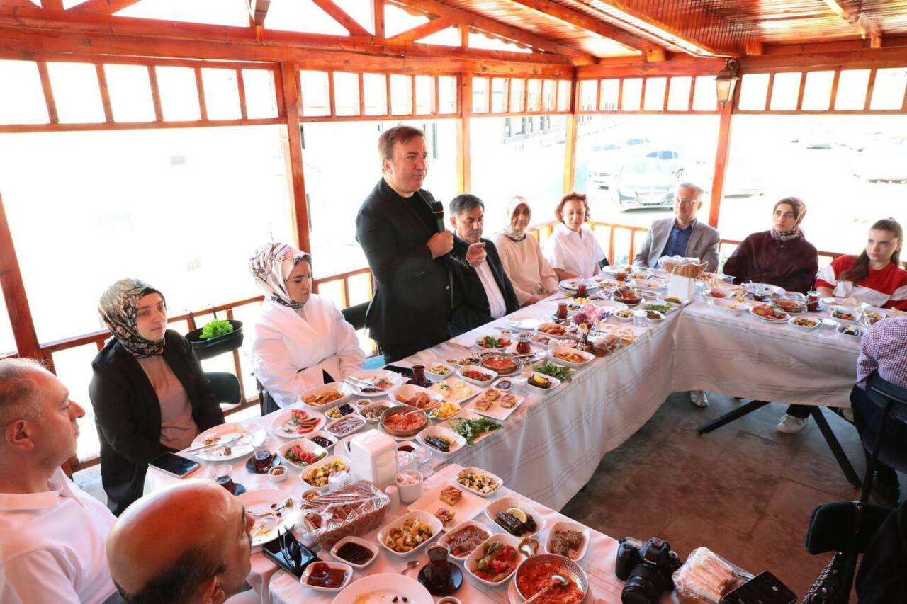 Erzincan Valisi Hamza Aydoğdu Hünerli Eller Kadın Kooperatifi Kahvaltı Salonu’nda