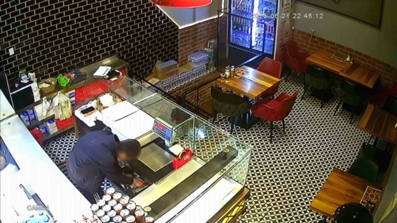 Van’ın en işlek noktalarından biri olan Cumhuriyet Caddesi’nde bulunan bir