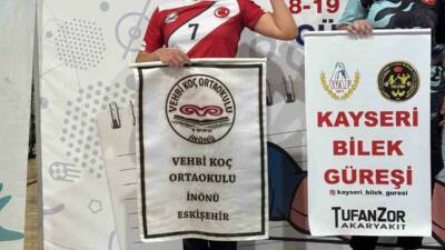 Gümüşhane’de yapılan Bilek Güreşi Yıldız Kızlar Türkiye Şampiyonası’nda Vehbi Koç