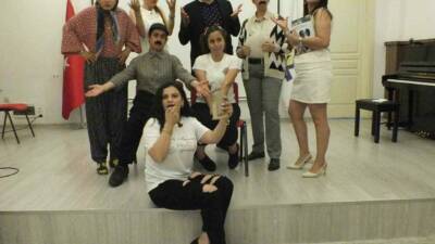 Hatay’da öğrenci velilerinin bir araya gelmesiyle kurulan “Çocuklar Derse Biz