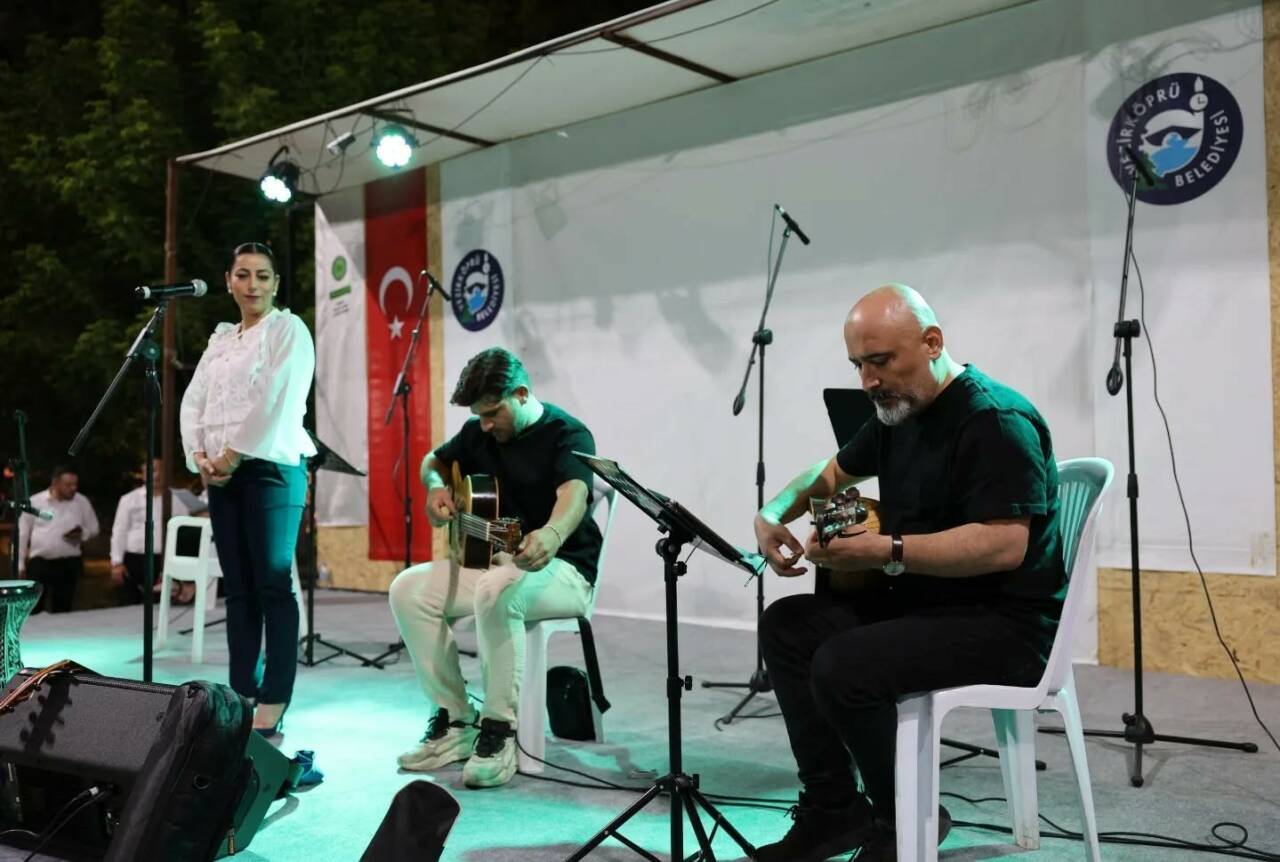 SAMSUN (İHA) – Samsun’un Vezirköprü ilçesinde özel bireyler ve aileleri