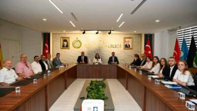 Yalova Valisi Hülya Kaya başkanlığında gerçekleştirilen toplantıda kentte yapımı devam