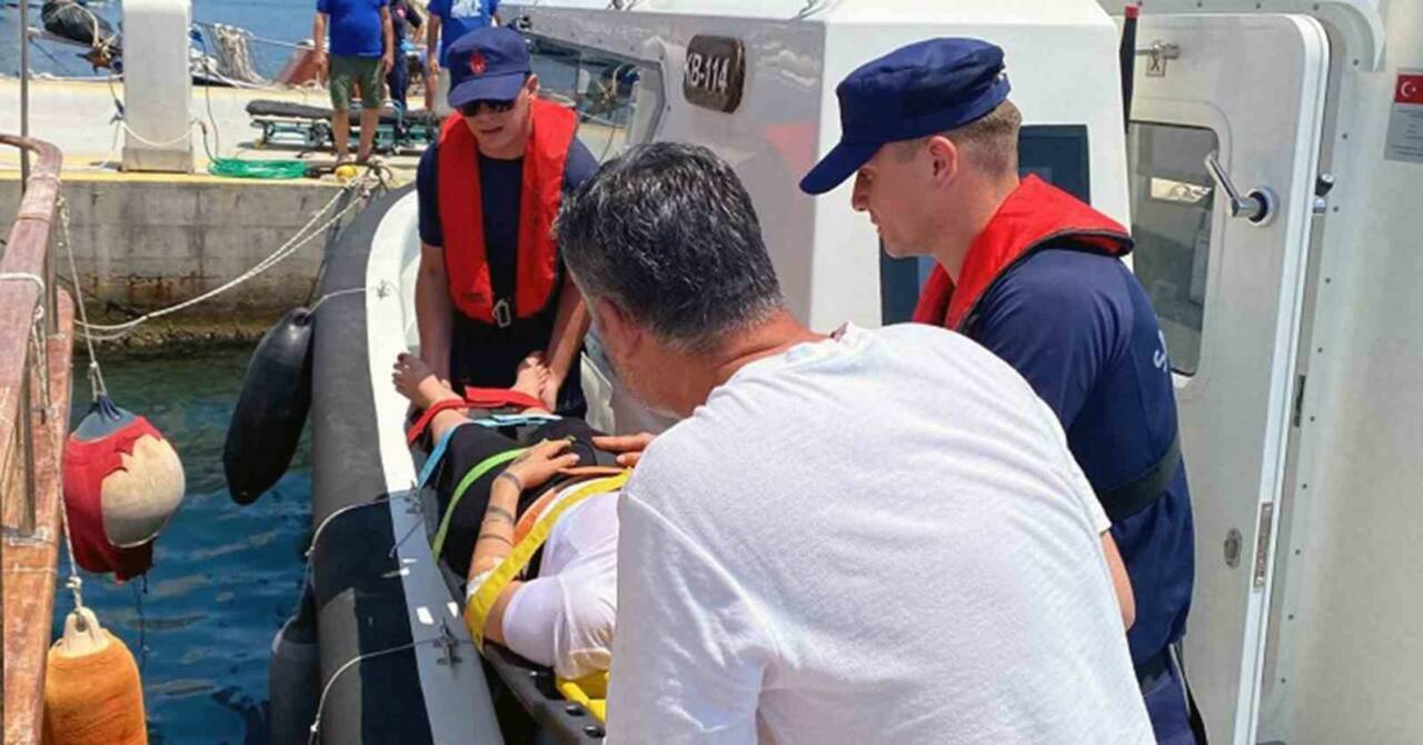 Muğla’nın Bodrum ilçesi açıklarında seyreden yelkenli teknede rahatsızlanan vatandaş, Sahil