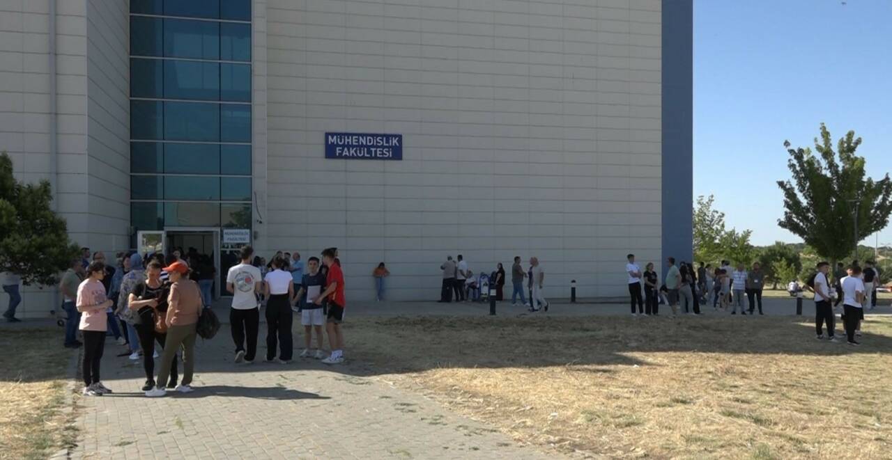 Yükseköğretim Kurumları Sınavı’nın (YKS) ikinci oturumu olan Alan Yeterlilik Testi