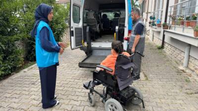 Sakarya Büyükşehir Belediyesi, YKS’ye girecek özel gereksinimli bir öğrenciyi yalnız