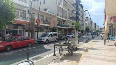 Antalya’nın Manavgat ilçesinde aniden yola fırlayan 3 yaşındaki çocuk, seyir