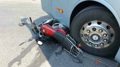 Antalya’nın Manavgat ilçesinde şehirlerarası yolcu otobüsüyle çarpışan motosikletin sürücüsü kazada